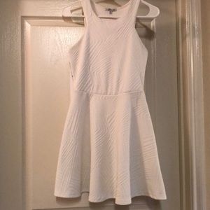 White flow dress